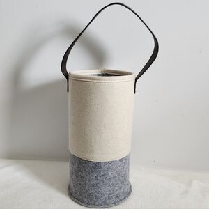 Thirty-One 31 Circular Cream Natural Whisper Gray Felt Wine Bottle Gift Bag